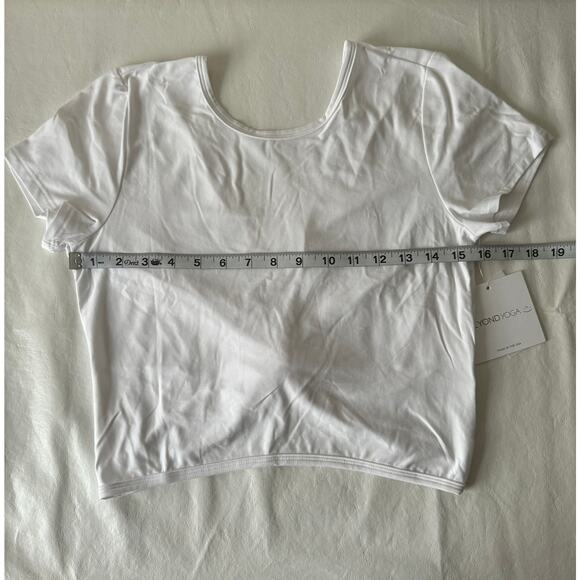 Beyond Yoga Featherweight Twist Out Tee in White Size M - Picture 9 of 10